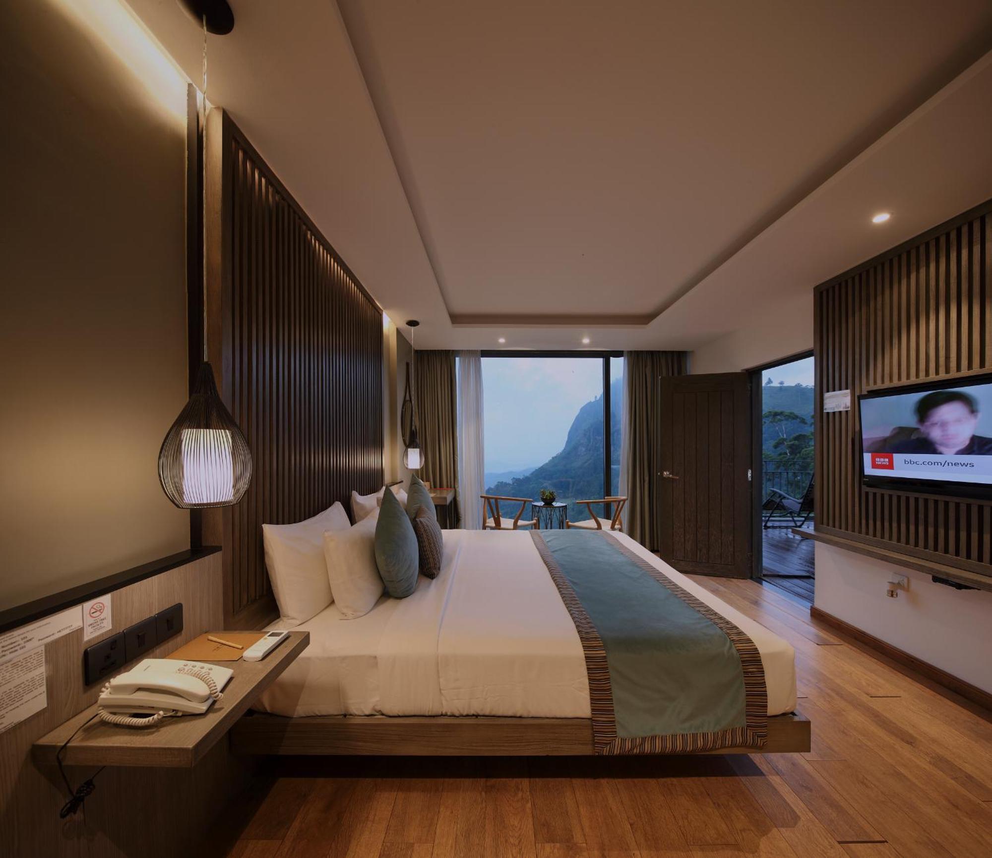 Premium Double Room Balcony Hot Tub Ella Rock View