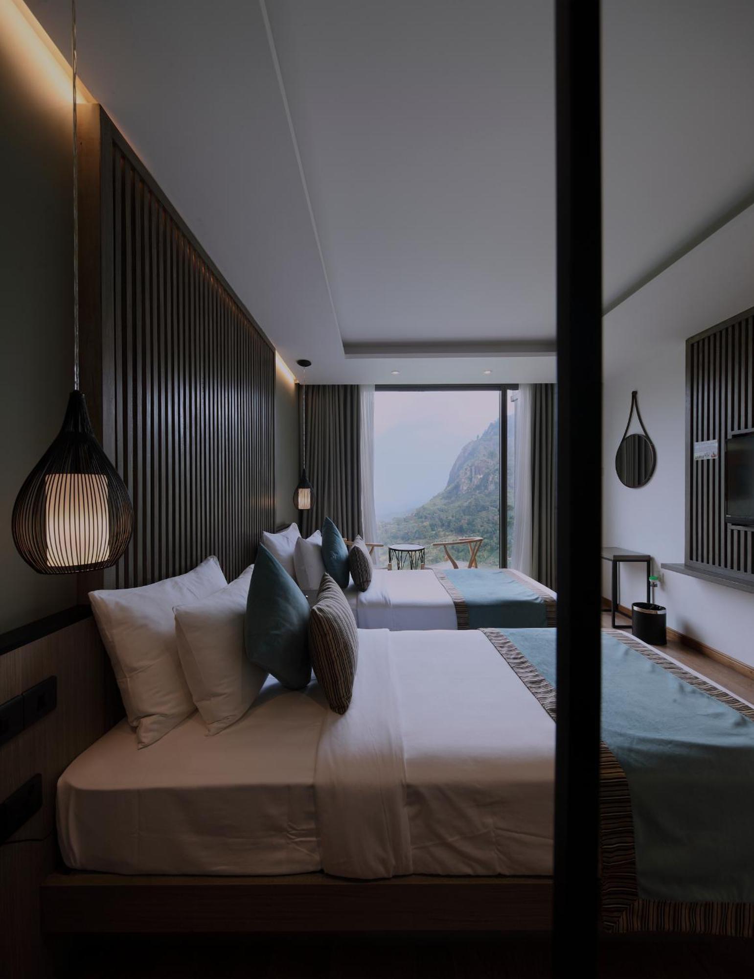 Deluxe Twin Room Ella Rock View