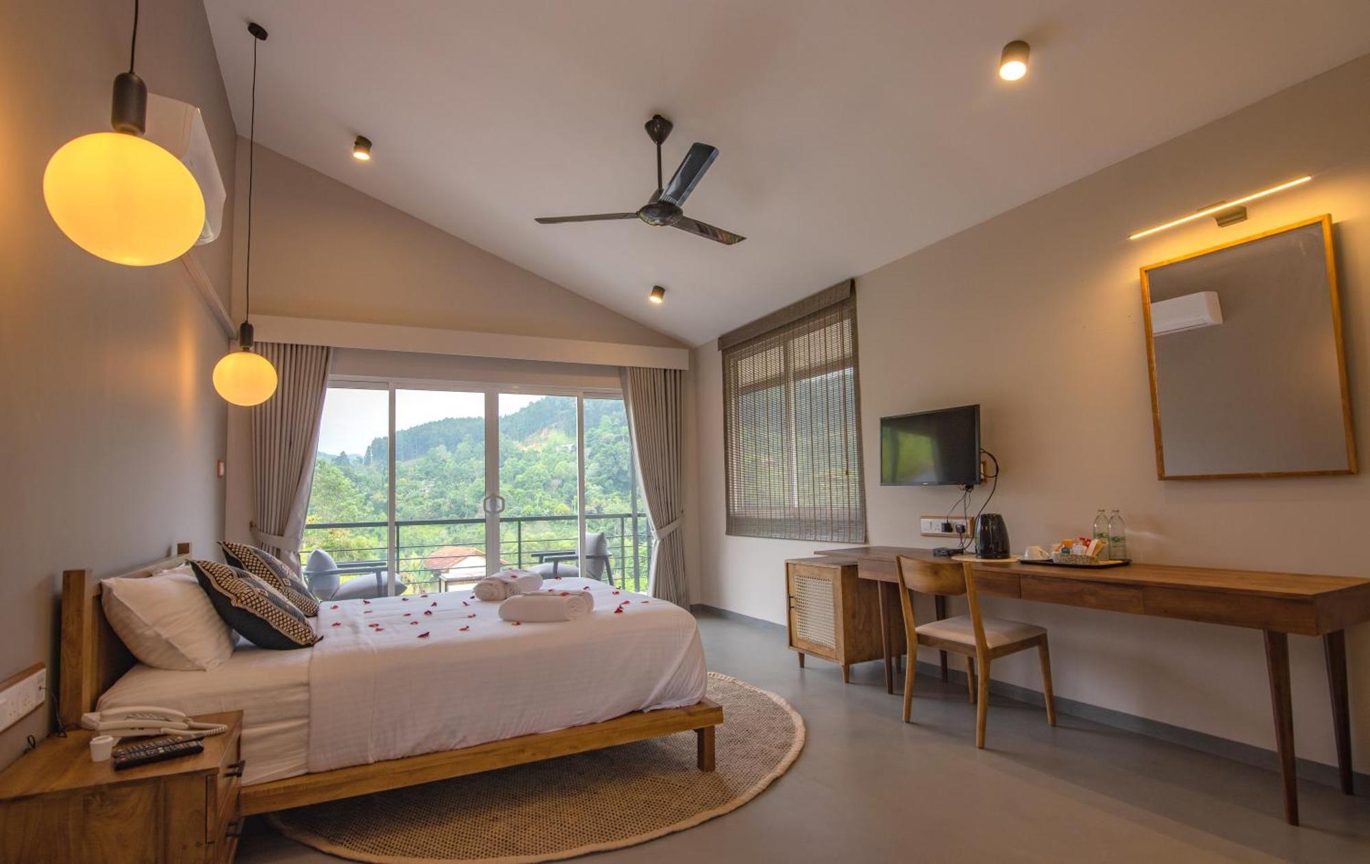 Deluxe Queen Room