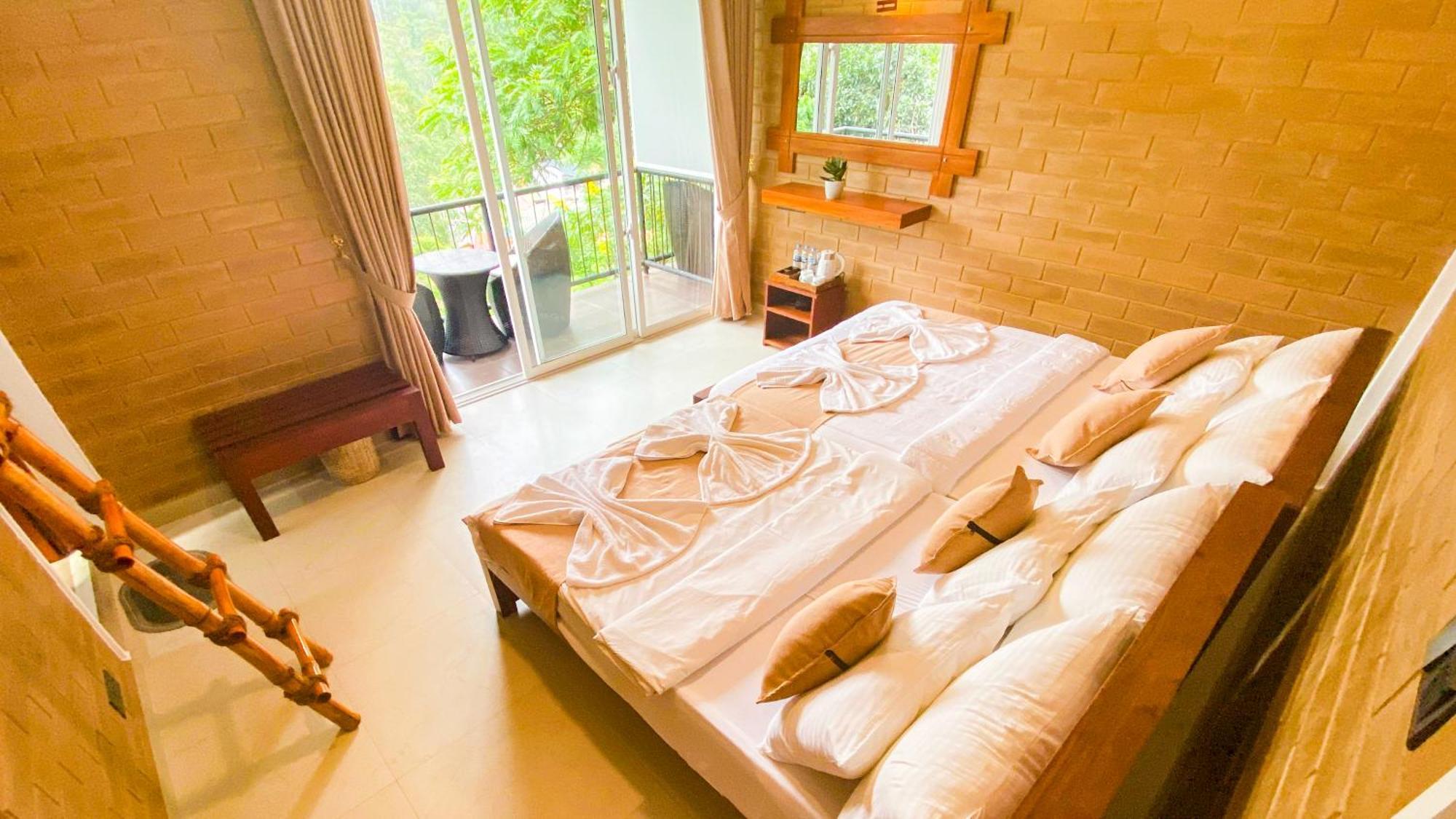 Deluxe Family Room