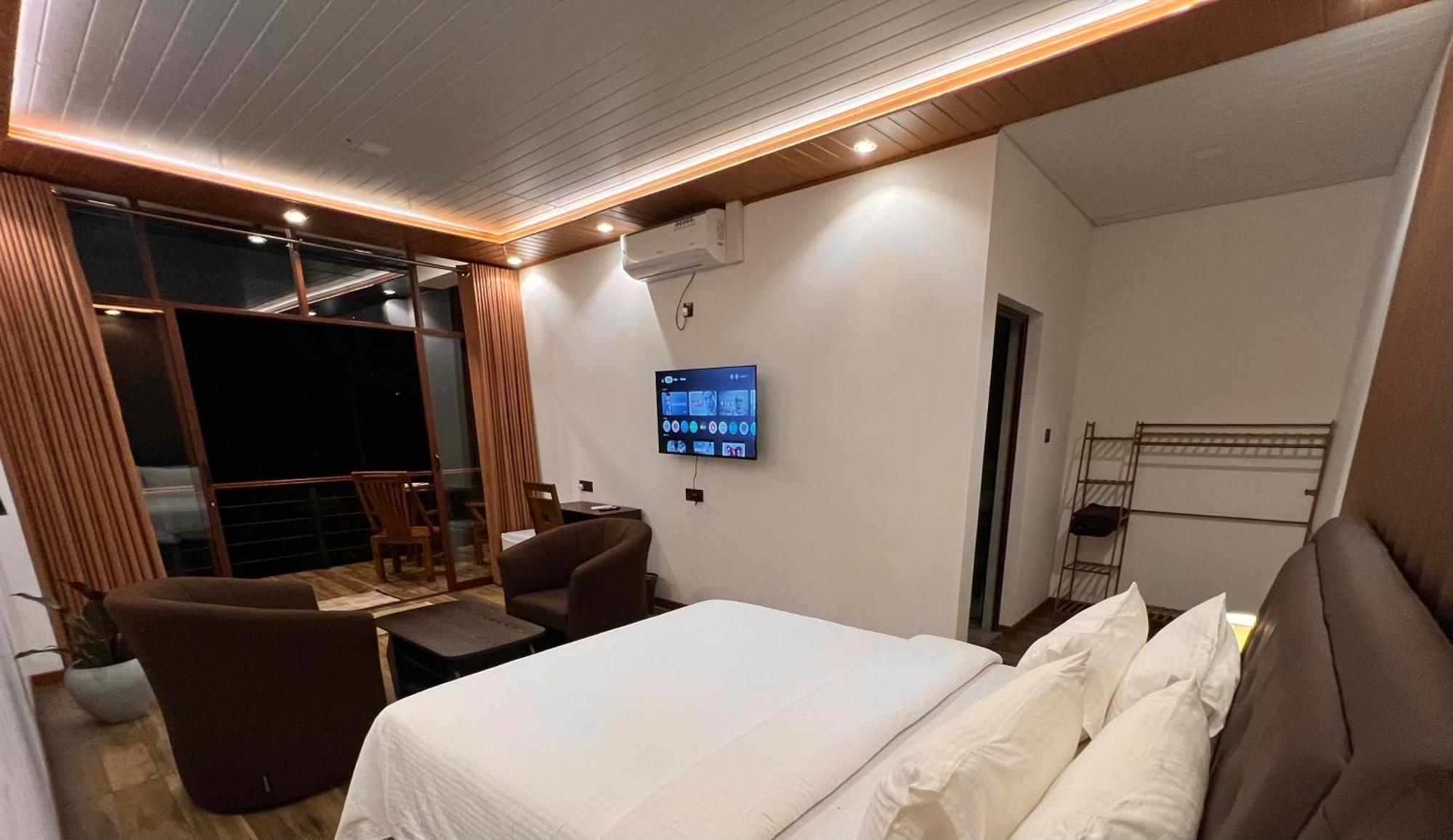 Deluxe Double Room Bath