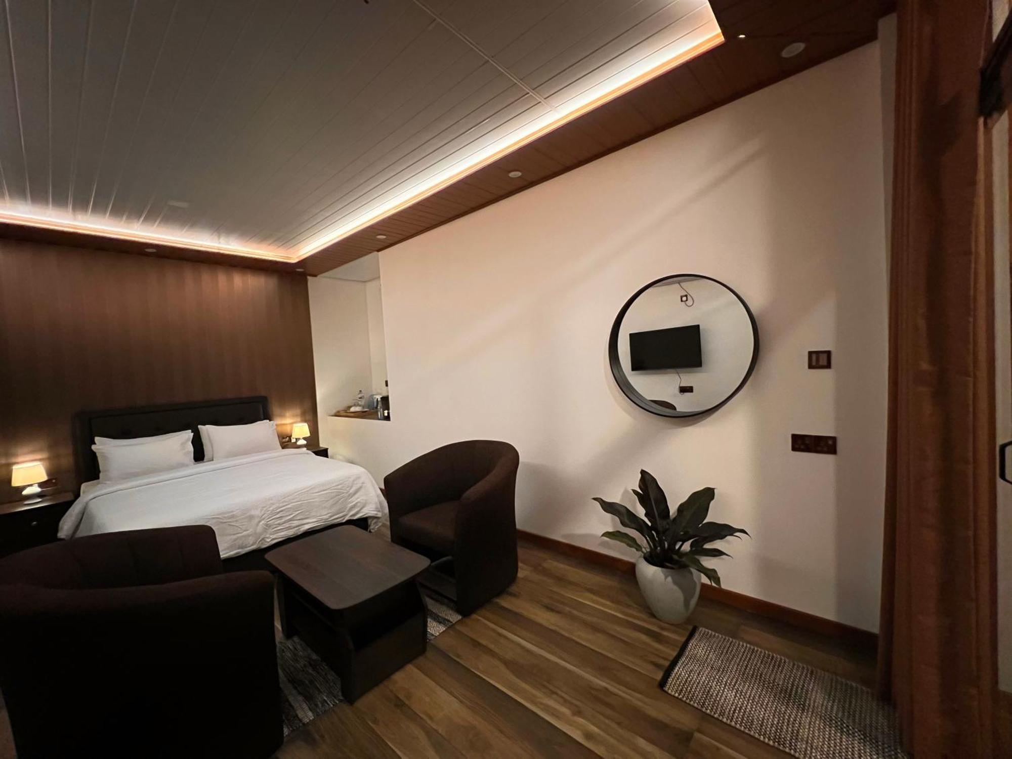 Deluxe Double Room Bath
