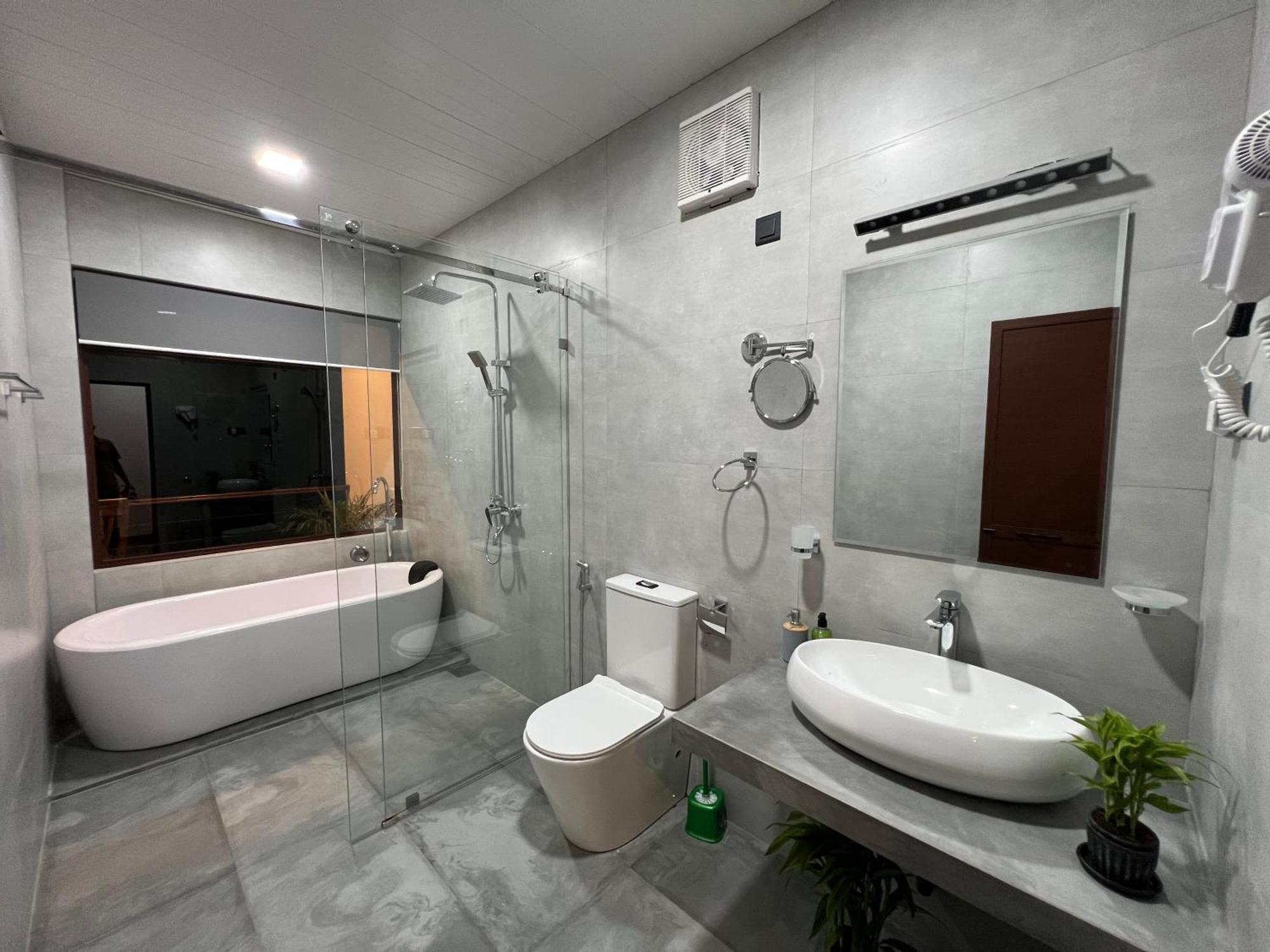 Deluxe Double Room Bath
