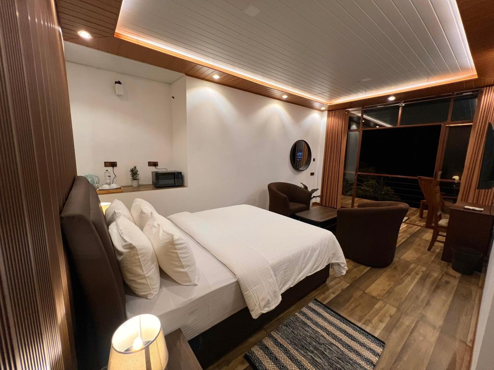 Deluxe Double Room Bath