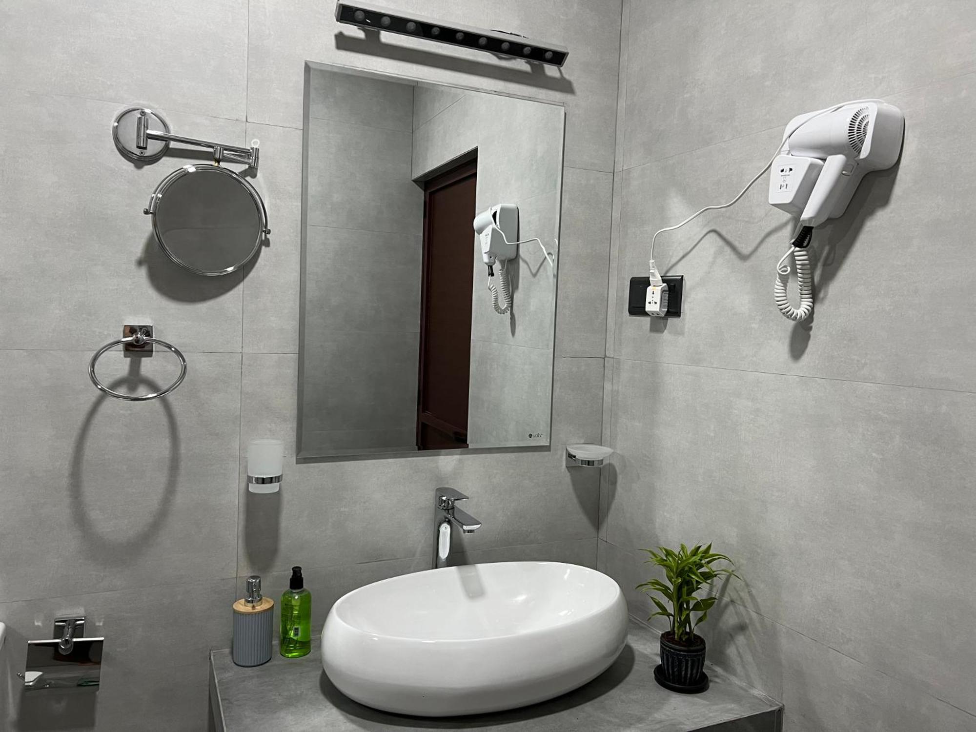 Deluxe Double Room Bath