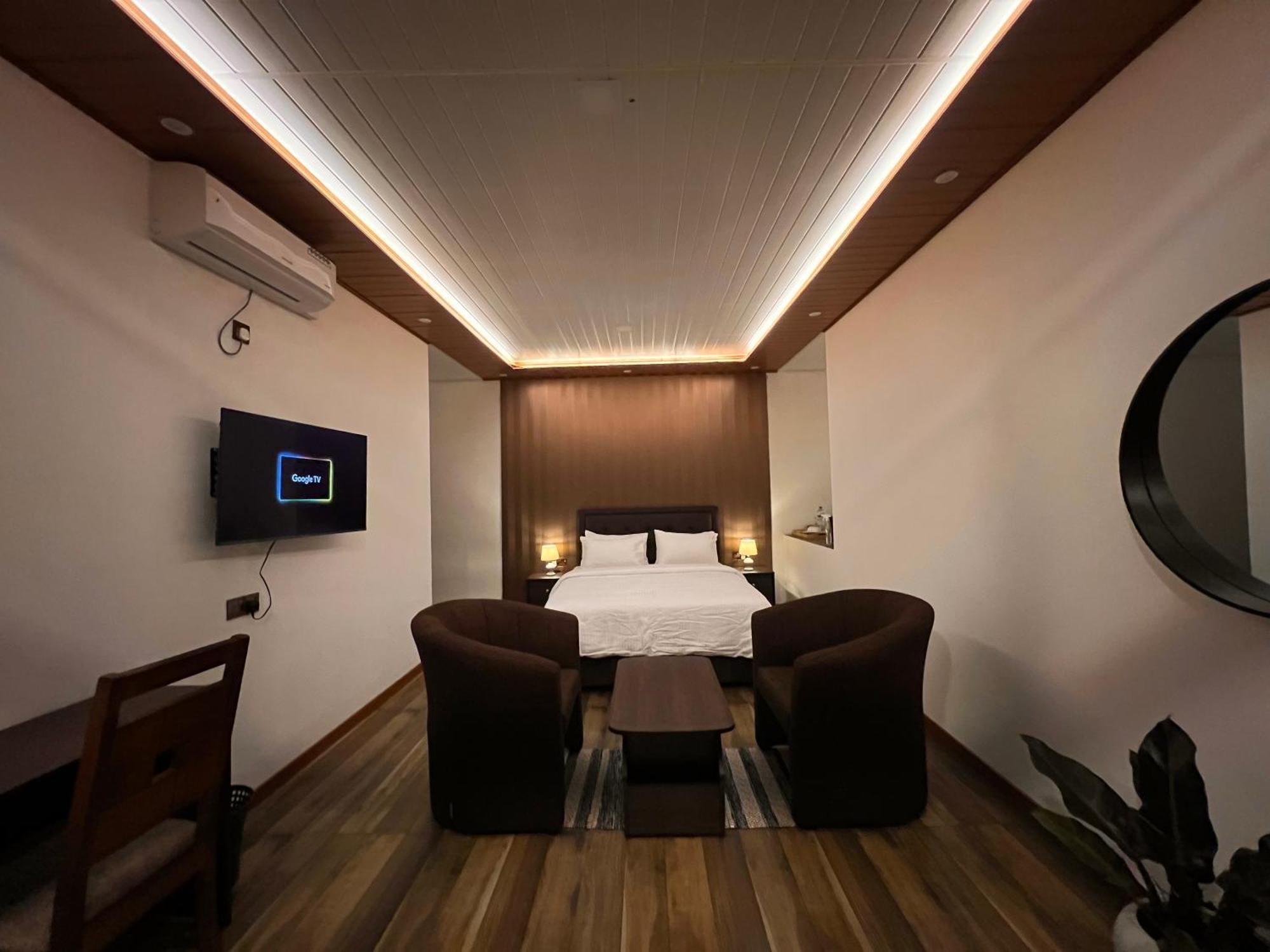 Deluxe Double Room Bath
