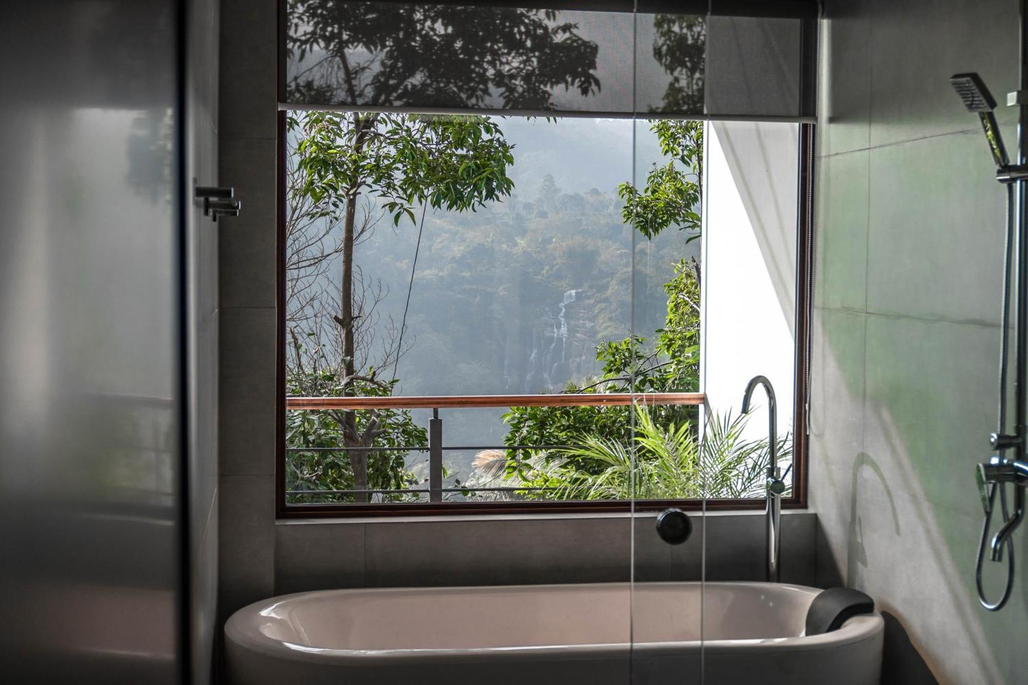 Deluxe Double Room Bath