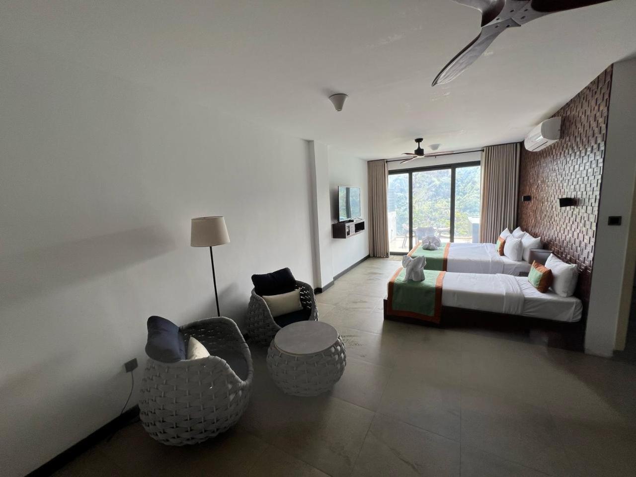 Deluxe Double Room Bath