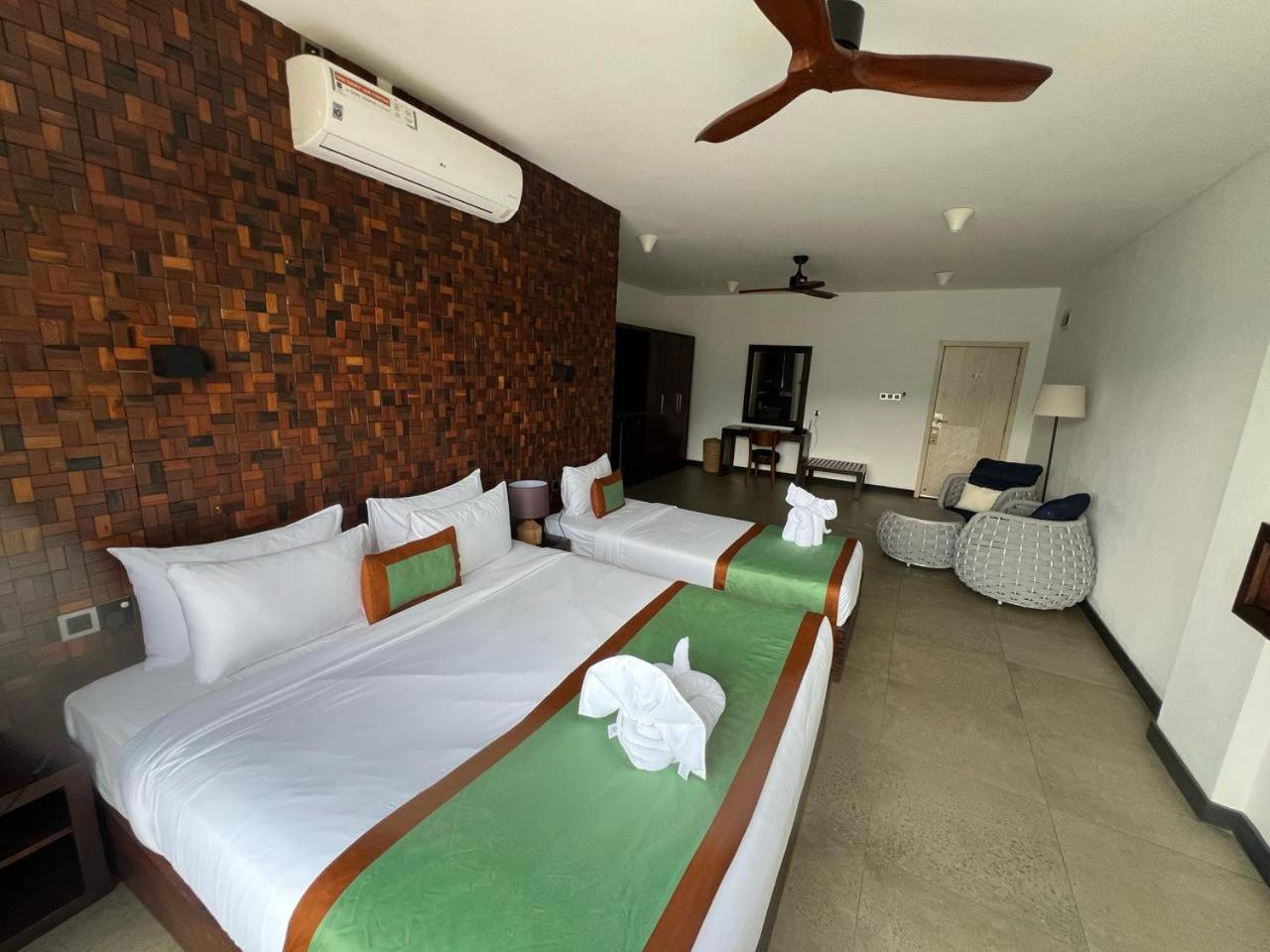 Deluxe Double Room Bath