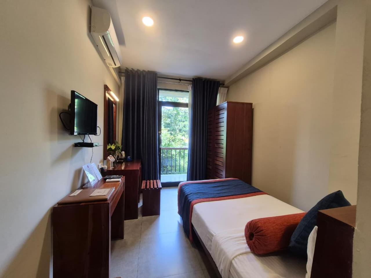 Deluxe Single Room
