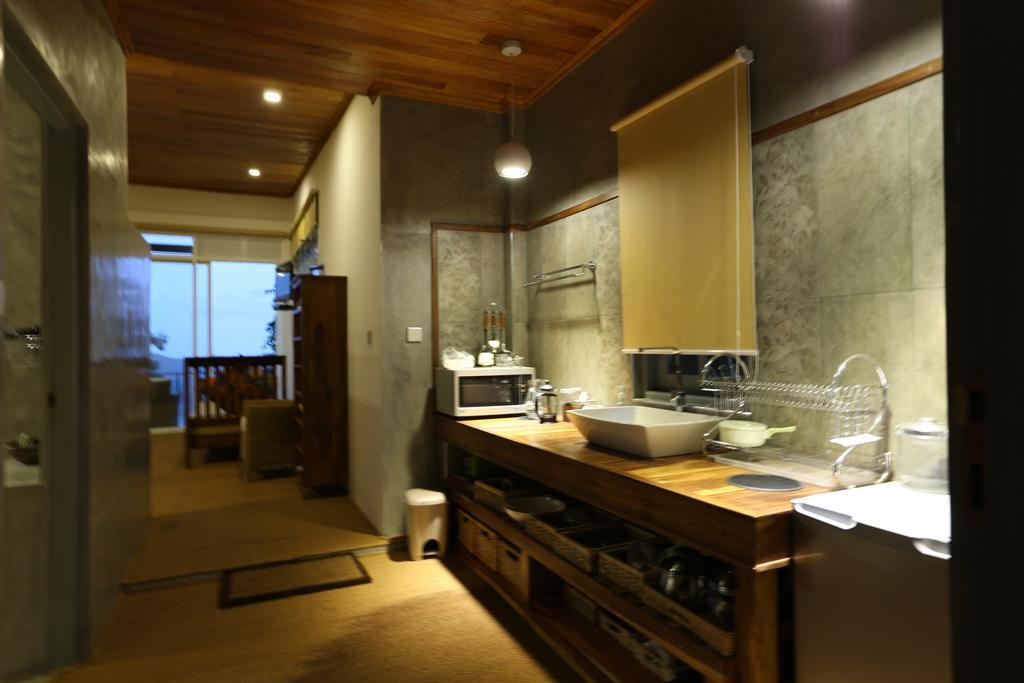 Apartment with Mountain View