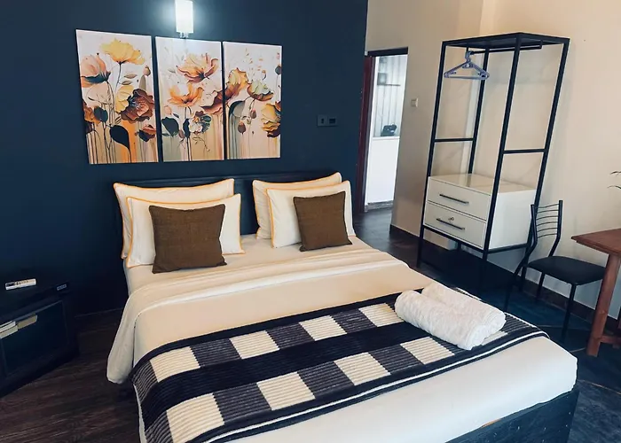 Hotel Ella moon rock