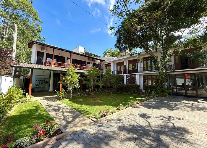 Ella Inn