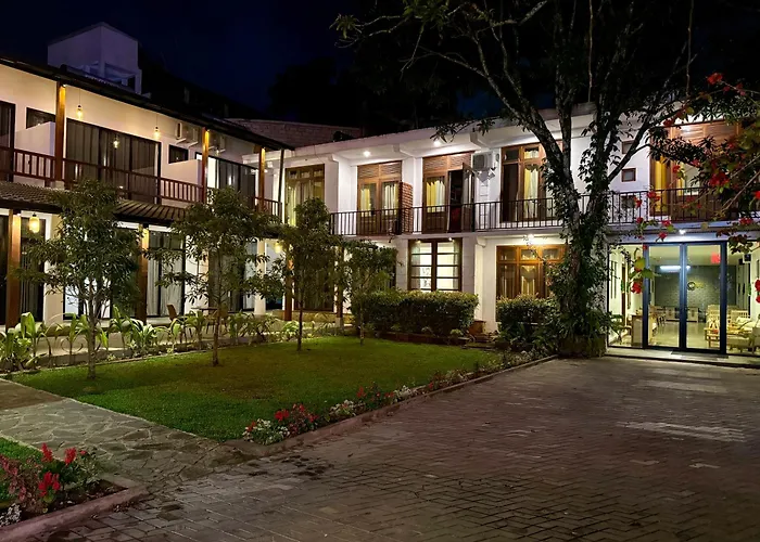 Ella Inn