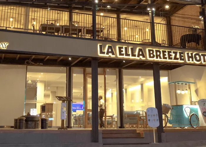 Oak Ray La Ella Breeze Hotel